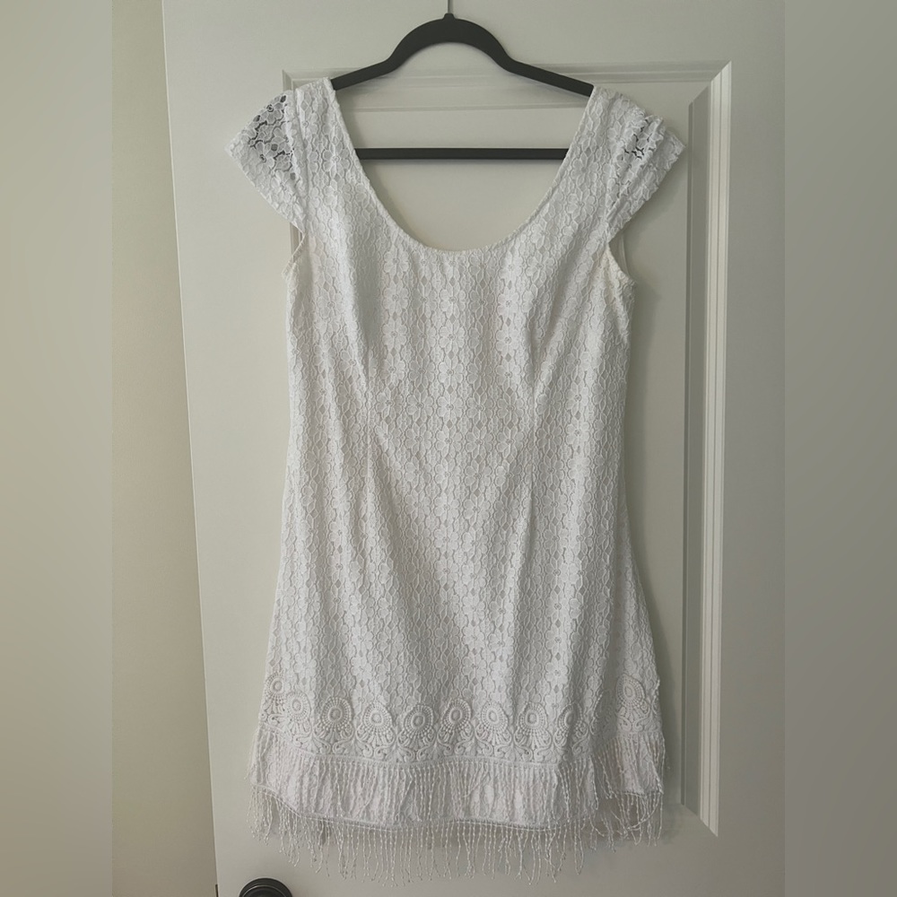Lilly Pulitzer size 8 white Nicolette dress with fringe bottom